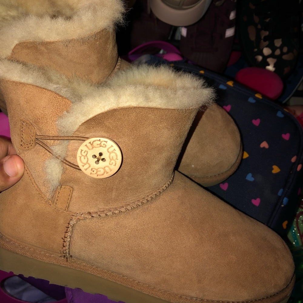 Ugg Bailey Button - Mid / Chestnut